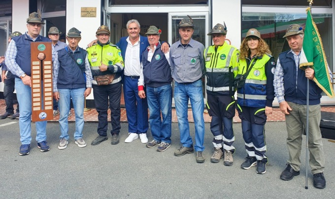 Cicagna, passaggio della Stecca degli Alpini al gruppo A.N.A. di Casarza Ligure