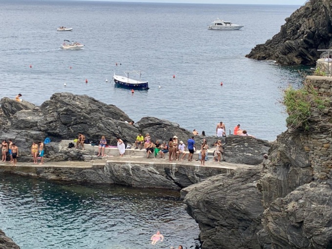 La Comunità marinara delle Cinque Terre chiede scogliere più grandi contro le mareggiate