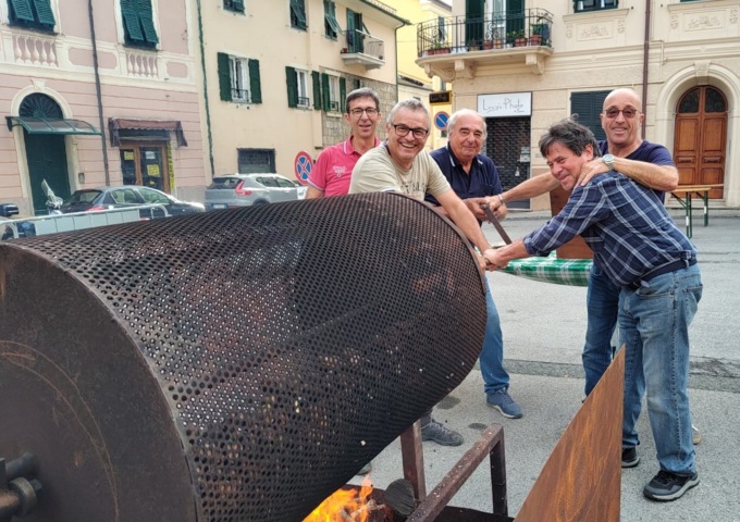 Arriva la Castagnata nel quartiere di Ri