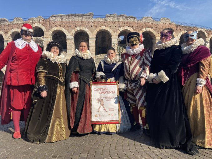 La maschera di Capitan Spaventa sfila a New York per il Columbus Day