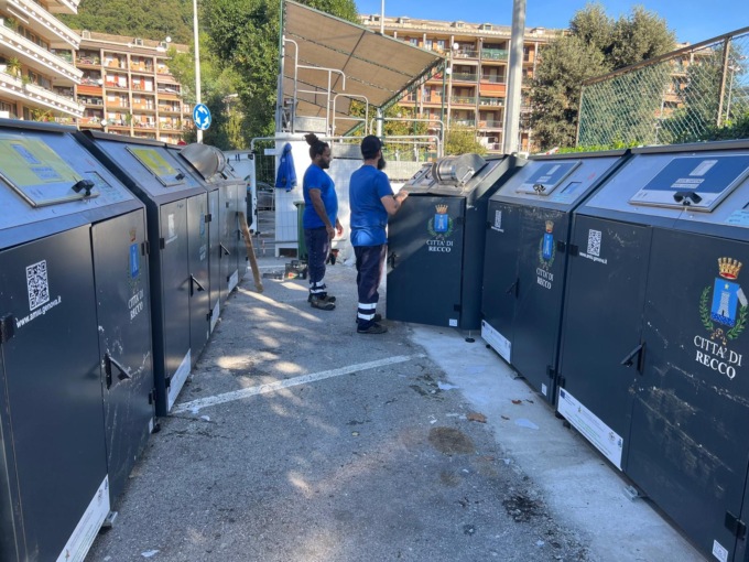 A Recco nuovi contenitori per la raccolta differenziata in piazzale Olimpia e via Vittorio Veneto