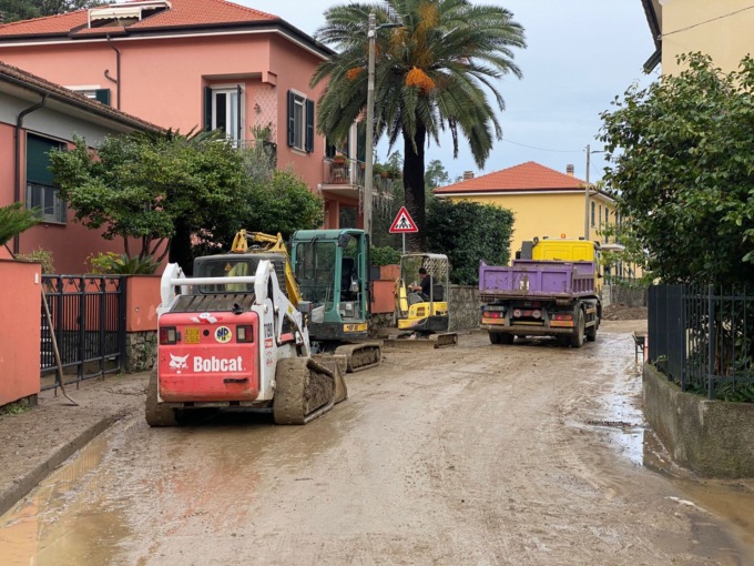 Sestri, proseguono i lavori di ripristino e pulizia in via Monsignor Vattuone