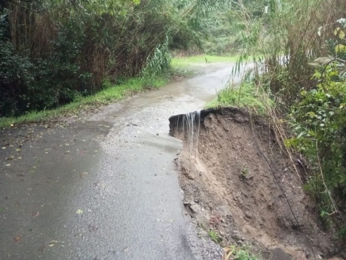 Frana a Casarza Ligure, parzialmente isolate alcune abitazioni