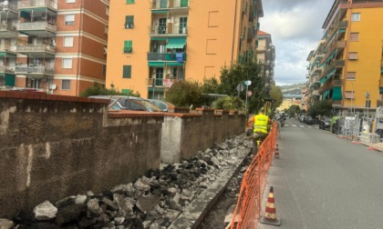 Chiavari, iniziati gli interventi di manutenzione al marciapiede di via Franceschi