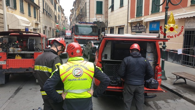 Palazzina andata a fuoco a Chiavari, nuovo sopralluogo dei Vigili del fuoco