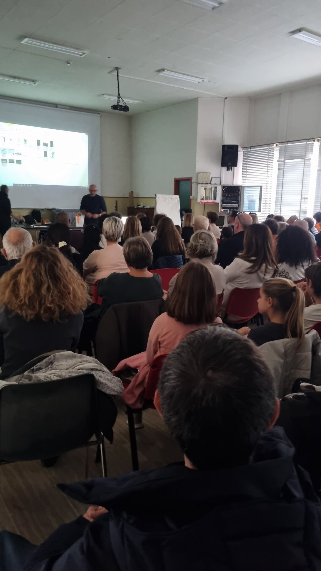 Aula magna gremita per l'incontro