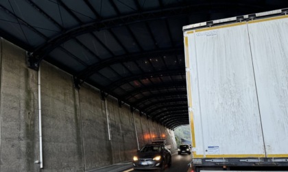 A12, traffico bloccato per veicolo in avaria