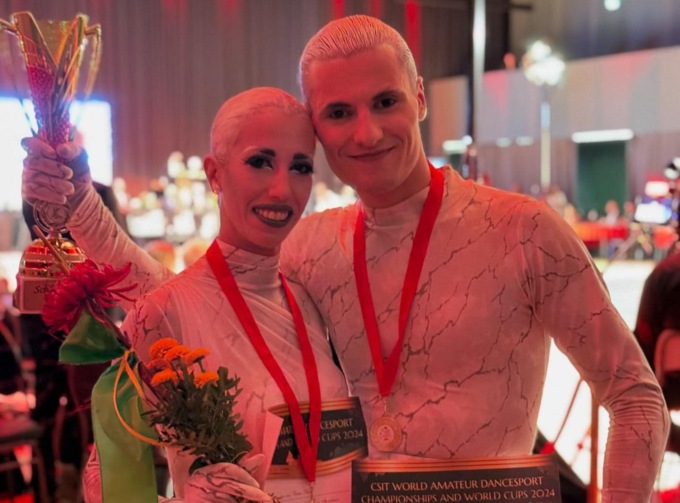 Lavagna sul tetto del mondo con Nicole Civita e Dumitru Cernei