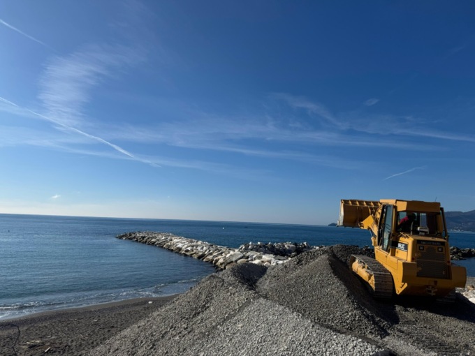 Nuove difese a mare a Chiavari, ripartite le operazioni all’interno della seconda cella