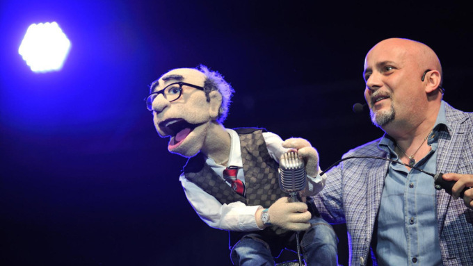 Il ventriloquo Andrea Fratellini approda al Teatro Sociale di Camogli
