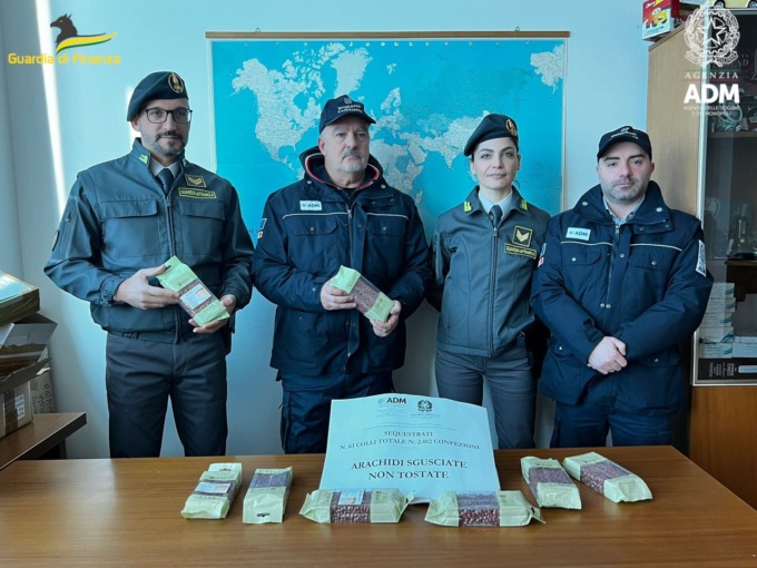 Sequestrate arachidi cinesi