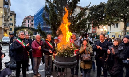 Confeugo di Recco, il fascio d'alloro acceso in segno di buon auspicio