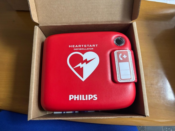 Recco, la  Compagnia degli Instabili dona un defibrillatore al Comune