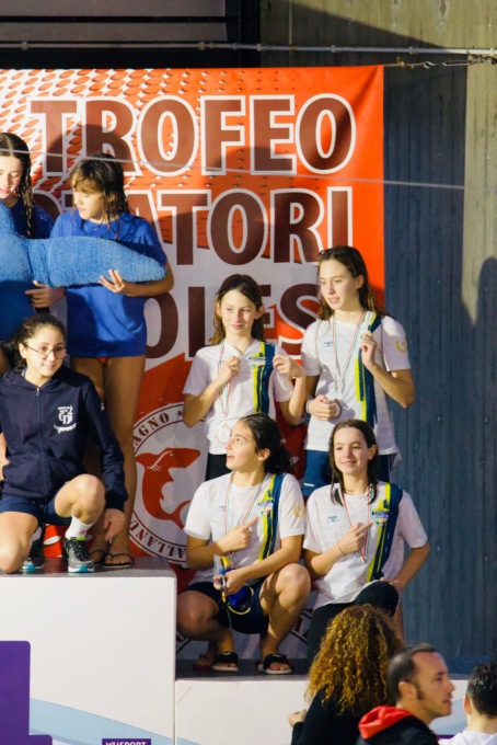9 medaglie al Trofeo Nuotatori Rivarolesi e quinto posto assoluto per la Rapallo Nuoto