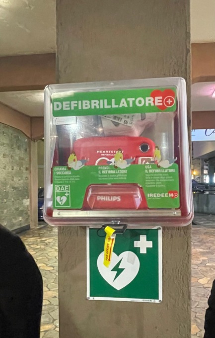 Inaugurato a Recco un nuovo defibrillatore