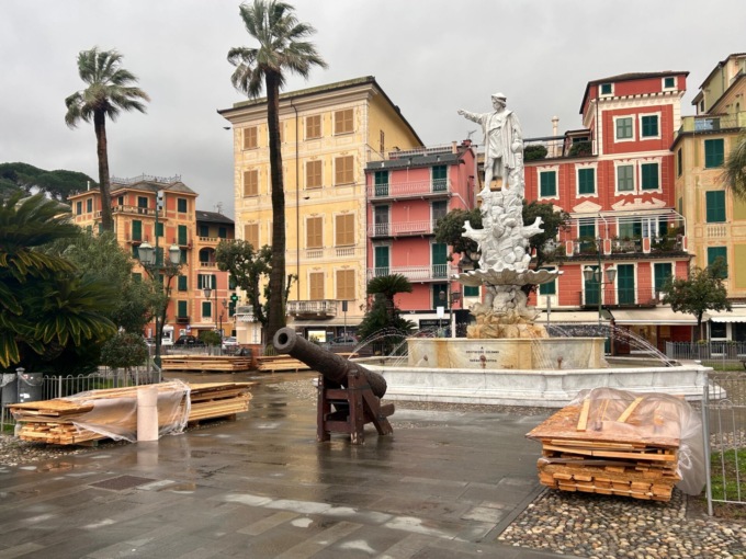 Viva Santa: «Le casette del Santa Claus Village smontate e abbandonate ai Giardini a mare»