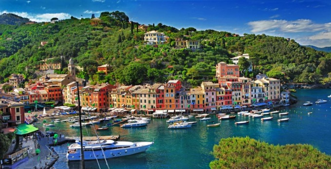 Portofino, stretta su decoro e mendicità: vietato anche l’accattonaggio non molesto