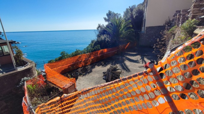 Zoagli, lavori di recupero della terrazza acconto al giardino del Milite Ignoto