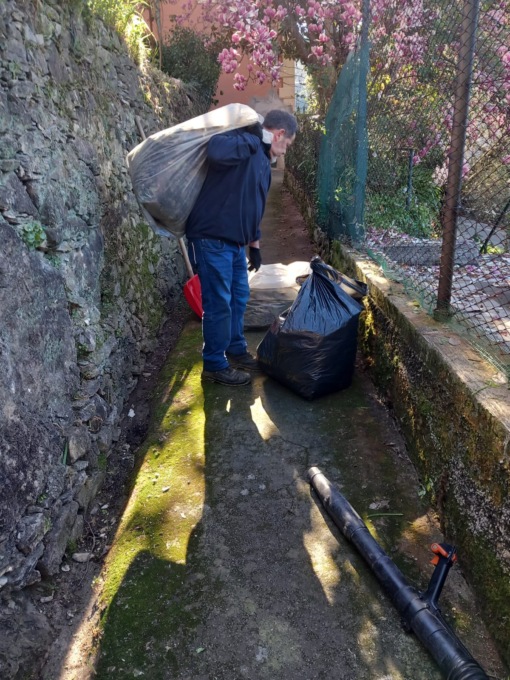 Verde urbano, il Comune di Recco intensifica le operazioni di sfalcio sulle strade pedonali
