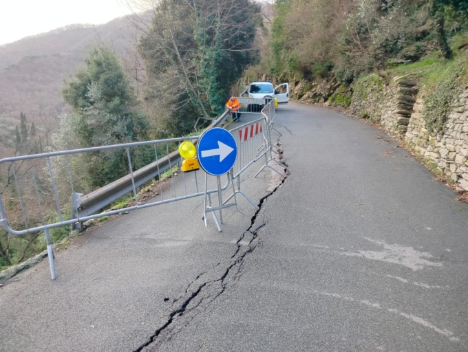 Intervento urgente ad Arbocò per un muro di sostegno ceduto
