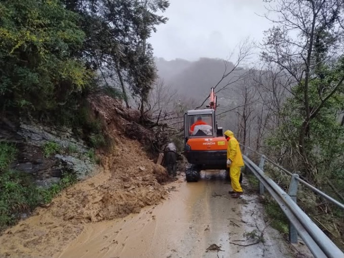 Frana a Soglio: iniziati nella prima mattinata i lavori per la riapertura della strada