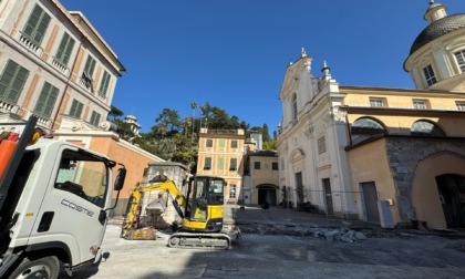 A Chiavari rimossa la cancellata del piazzale San Francesco