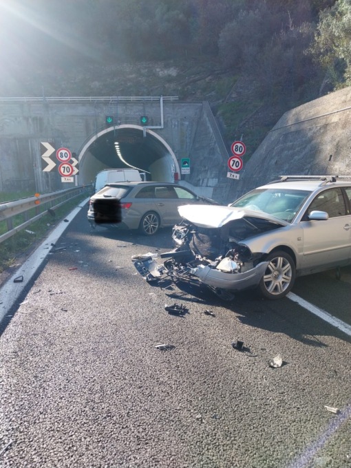 Incidente in A 12 in direzione Genova