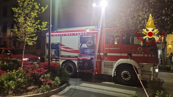 Incendio in un bar a Santa, intervengono i Vigili del Fuoco