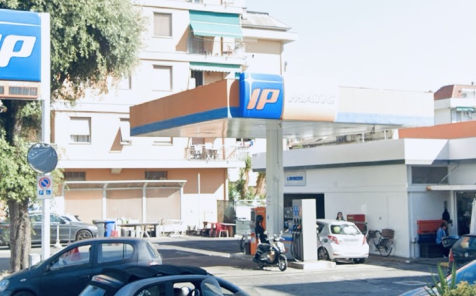 Traffico in tilt a Lavagna, camion bloccato in corso Genova