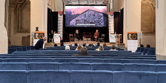 Grillo attacca il Forum Giannini:  “70 mila euro di soldi pubblici buttati per un evento senza pubblico e senza anima”