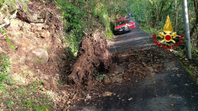 Frana una porzione di terreno a Rapallo: traffico interdetto