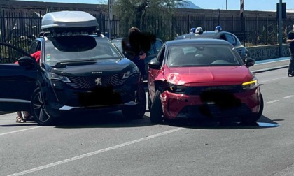 Incidente stradale, due auto si scontrano a Cavi Arenelle