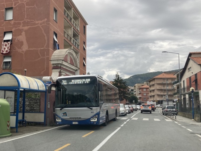 Lavori in via Entella, modifiche al servizio AMT