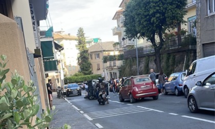 Auto si ribalta in viale Devoto a Chiavari
