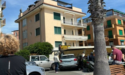 Sestri Levante: un’auto distrugge la veranda di un locale