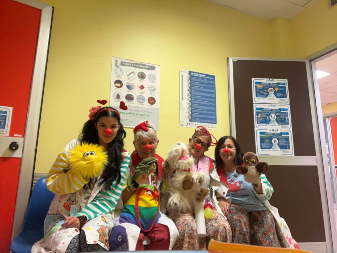 Risate, colori e solidarietà: i clown di VIP Camuggi tornano in piazza a Rapallo