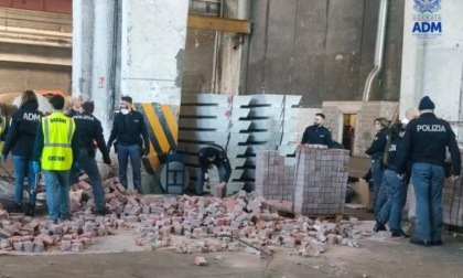 Polizia e Dogana sequestrano in porto a Genova 140 kg di eroina: nascosti dentro a 60mila mattoni