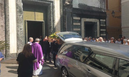 Folla ai funerali di Vincenzo "Ninni" Bovone