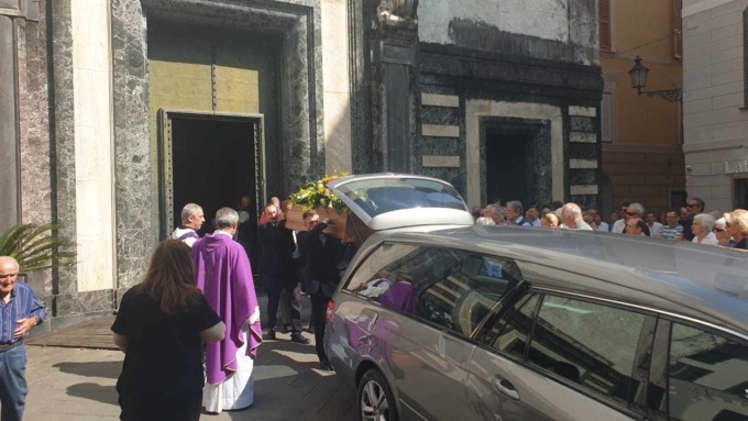 Folla ai funerali di Vincenzo “Ninni” Bovone