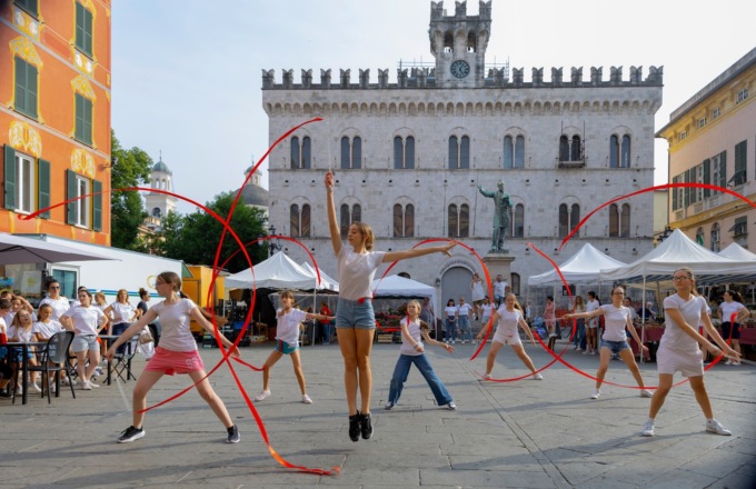 Giornata Mondiale del Donatore di sangue: il flashmob di Avis Chiavari e Gymnica2000