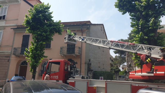 Intervento dei Vigili del Fuoco in corso Buenos Aires a Lavagna