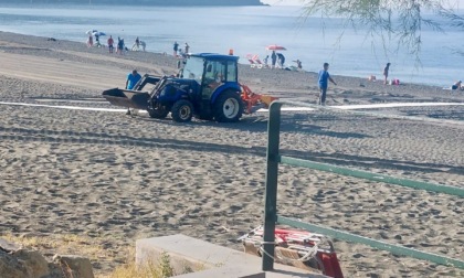 Pulizia delle spiagge a Sestri, Progresso per Sestri: “Ruspe in azione alle 7.30 tra i turisti”