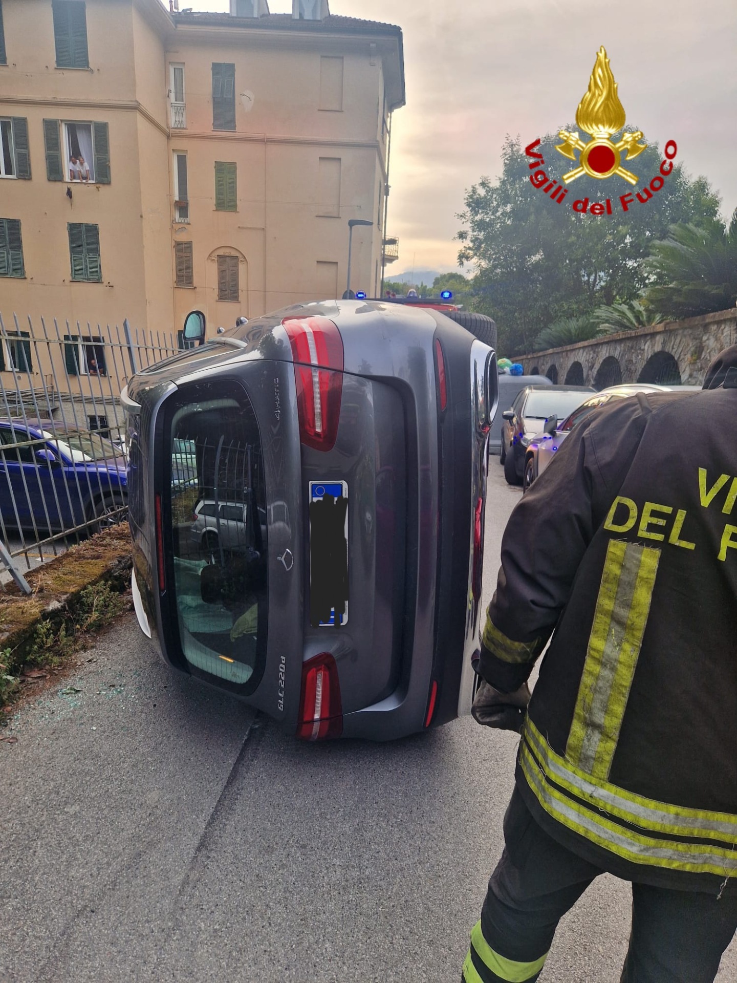 auto si ribalta rapallo