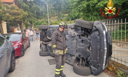 Rapallo, auto si ribalta: conducente salvato dai Vigili del Fuoco