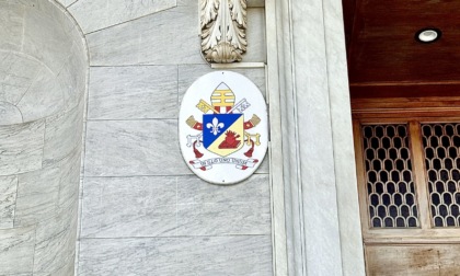 Affisso alla Cattedrale di Nostra Signora dell'Orto lo stemma di Papa Leone XIV