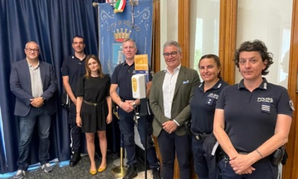 A Recco un dispenser di crema solare per la Polizia Locale per la prevenzione cutanea