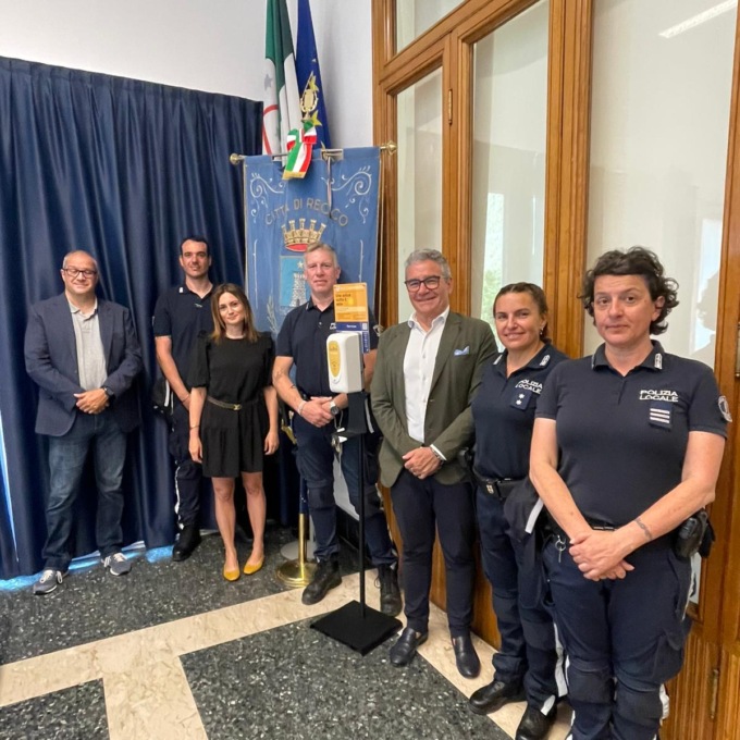 A Recco un dispenser di crema solare per la Polizia Locale per la prevenzione cutanea