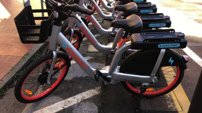 Viva Santa contro la Giunta: “Bike sharing sparito in piena stagione estiva”