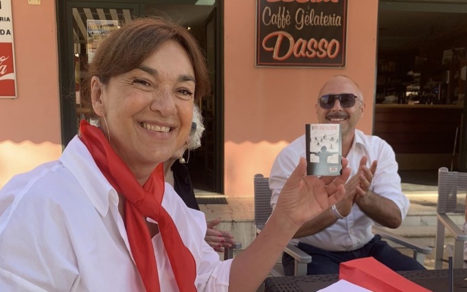 Daria Bignardi nuova iscritta Anpi: la tessera consegnata a Cavi Borgo