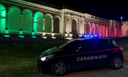 Aggrediscono pescatore fuori da una discoteca, denunciati 3 uomini